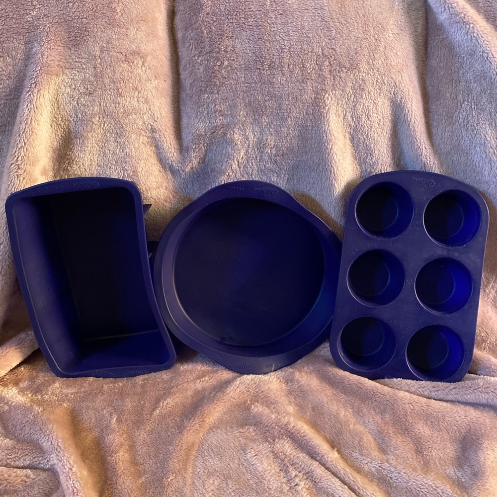 Wilton 3-piece Ultra-Flex Silicone Bakeware Set